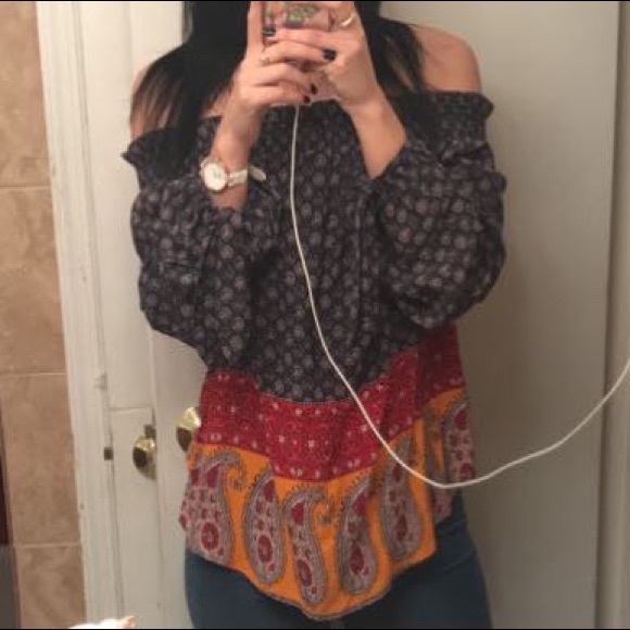 Bohemian off the shoulder top - Picture 1 of 4